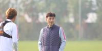 李瑋鋒表示其實我們更多地是想為球員去考慮 想把本賽季踢完