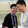 陳戌源站著看完了整場比賽多次為球隊的表現(xiàn)送上掌聲