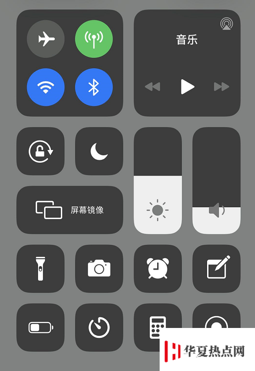 iPhone 控制中心背景顯示灰色怎么辦？