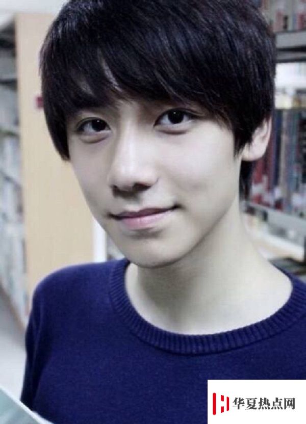 清華大學(xué)校草李潤東.jpg
