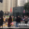 學(xué)校建地下車庫供家長接送孩子