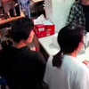 外賣員等餐崩潰砸東西遭店家毆打