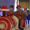 醫(yī)院讓孩子坐小火車排隊(duì)看病