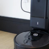 Roombai3是一種便宜的帶有自動清空垃圾箱的吸塵器