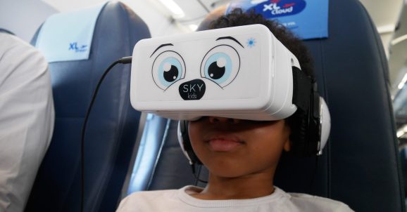 SkyLights使用VR裝備和Fox電影來為長途飛行的孩子們提供娛樂