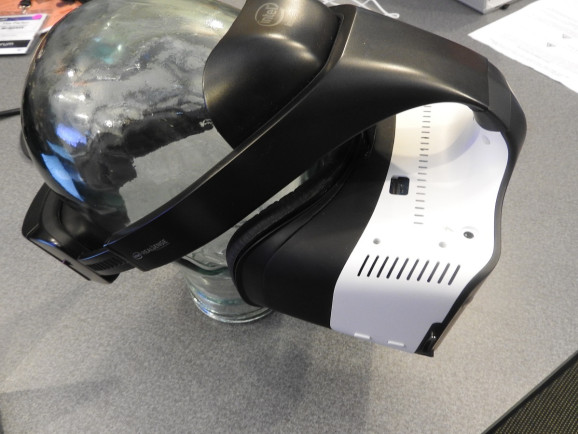 英特爾的Project Alloy開放式硬件AR VR耳機近距離接觸