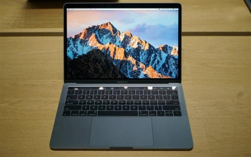 使用者發(fā)現(xiàn)新的MacBook Pro 在播出聲音時(shí)會(huì)發(fā)出「爆裂」的聲音
