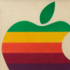上世紀70年代末的蘋果logo牌于當?shù)貢r間3月26日拍賣