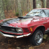 1970 年停在森林中的福特野馬 Mach 1 需要徹底修復(fù)