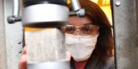 研究人員用蝦殼納米粒子改善水泥