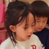 黃磊一家出門踏春