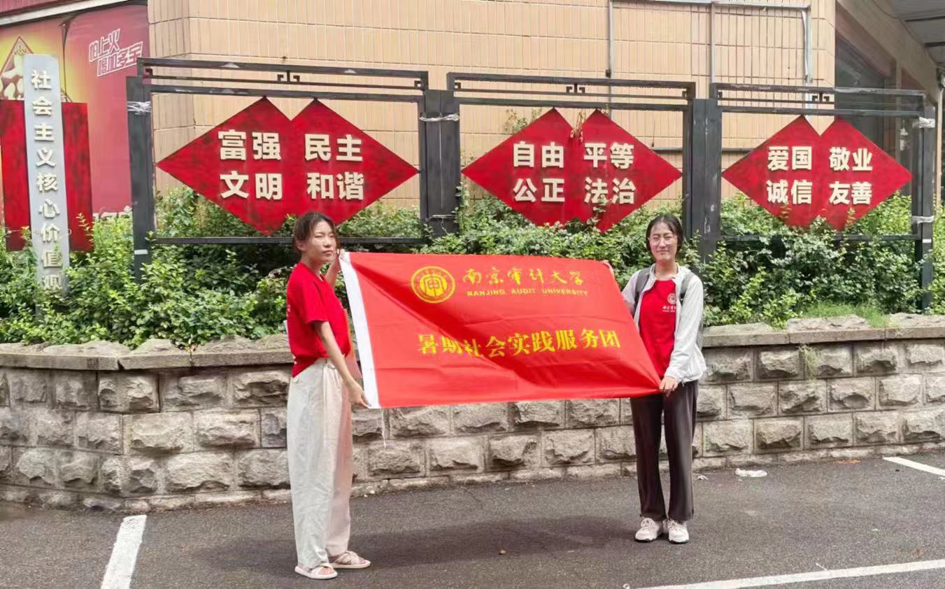 02實踐小組在市民中心合影.jpg